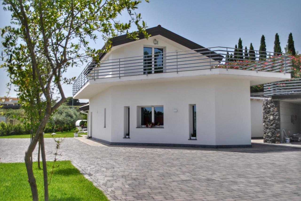 Villa Dedalisa By Holidayngo Acireale Buitenkant foto