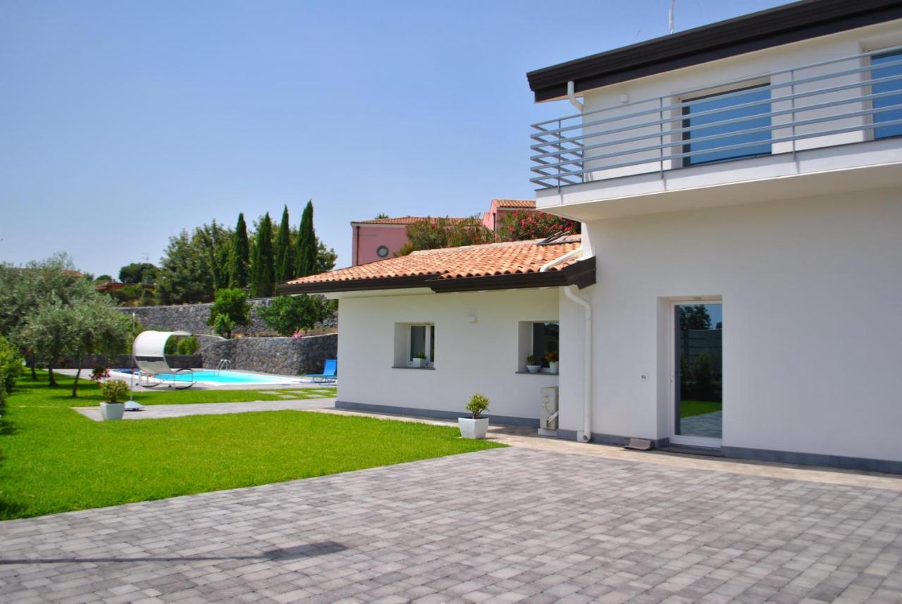 Villa Dedalisa By Holidayngo Acireale Buitenkant foto