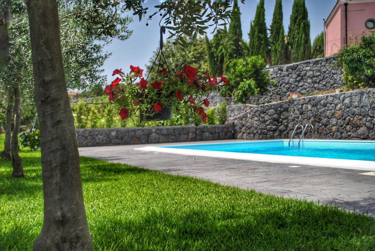 Villa Dedalisa By Holidayngo Acireale Buitenkant foto