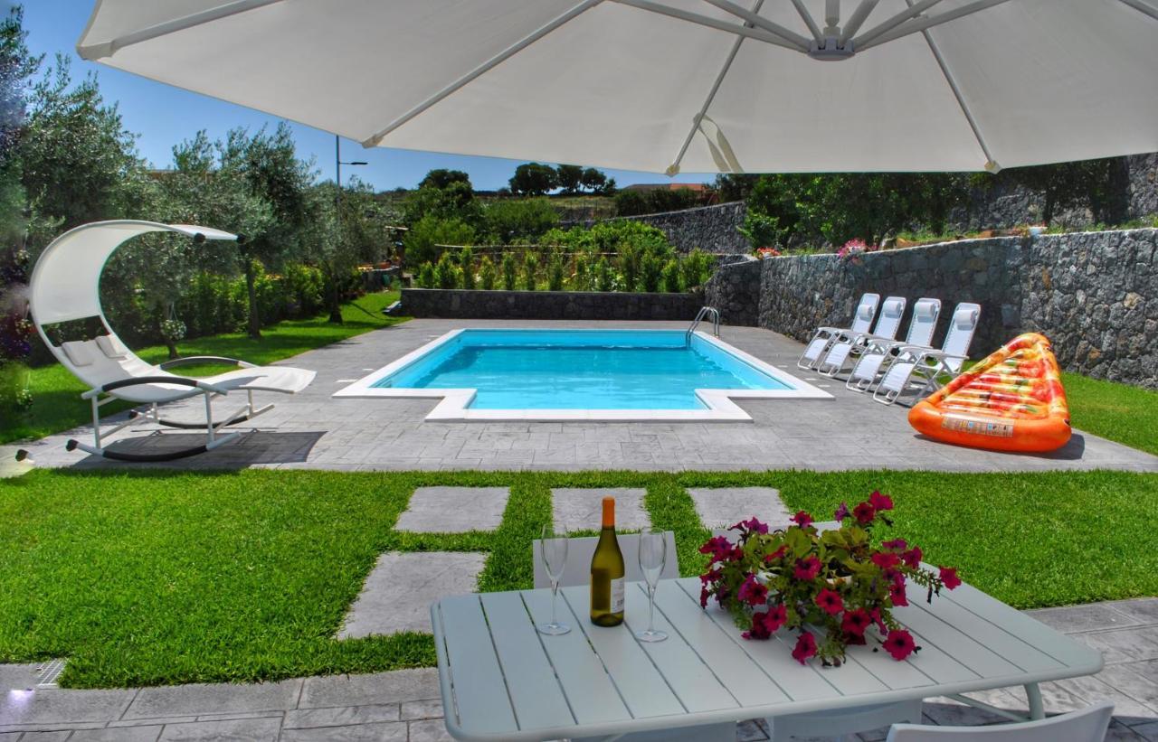 Villa Dedalisa By Holidayngo Acireale Buitenkant foto
