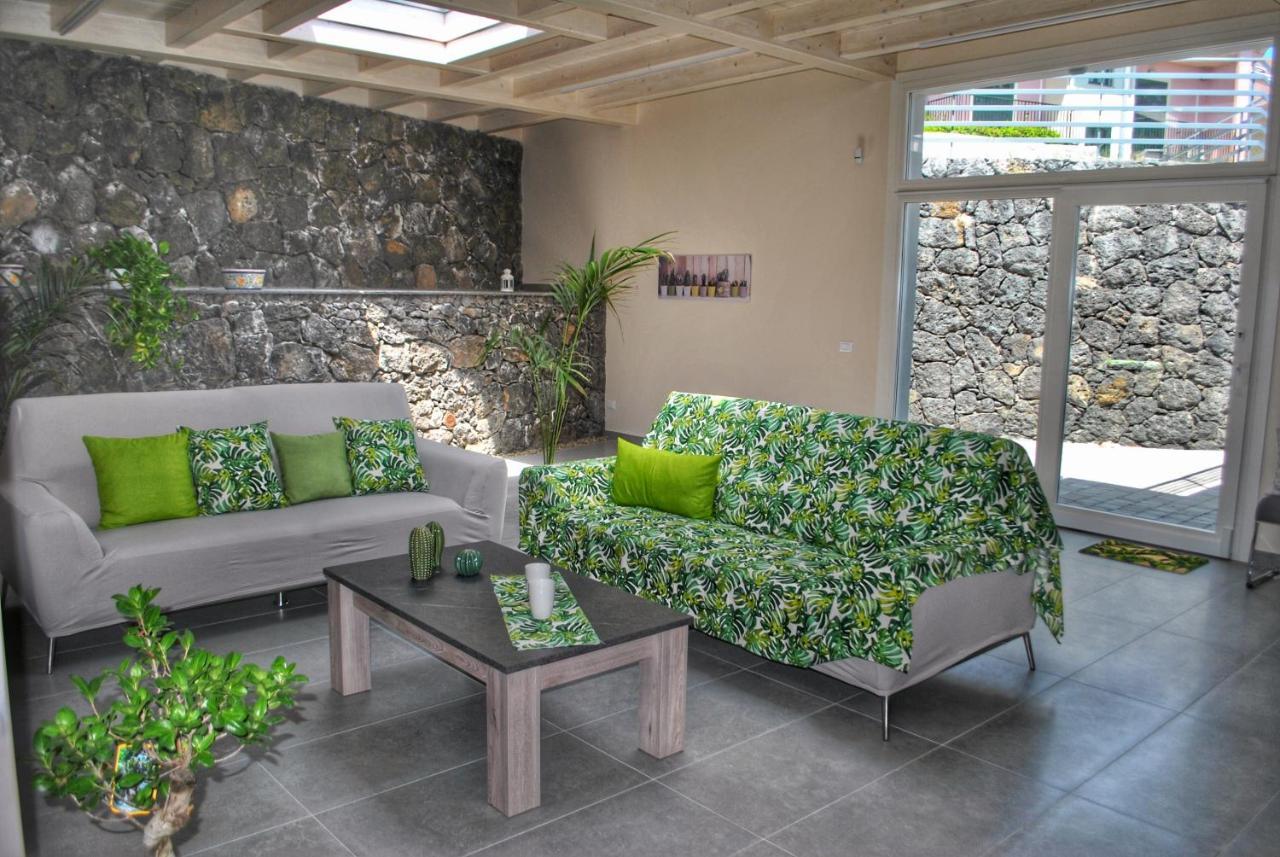 Villa Dedalisa By Holidayngo Acireale Buitenkant foto
