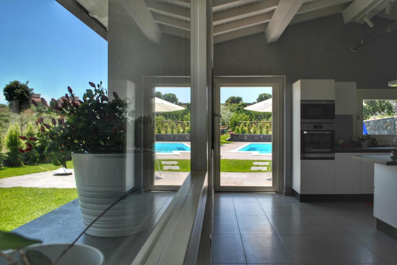 Villa Dedalisa By Holidayngo Acireale Buitenkant foto