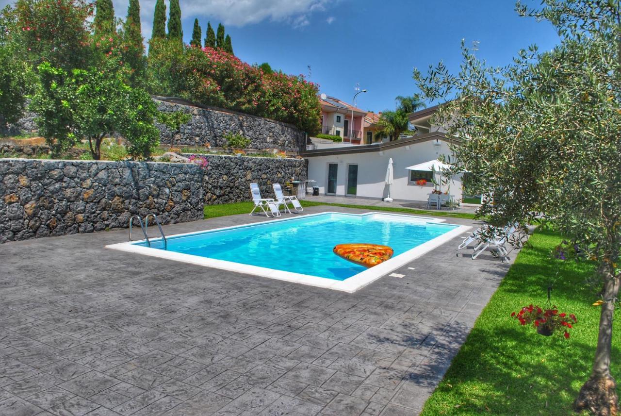 Villa Dedalisa By Holidayngo Acireale Buitenkant foto